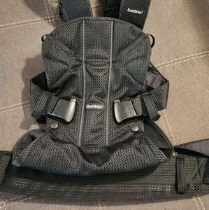 LIKE NEW! Baby Bjorn Air